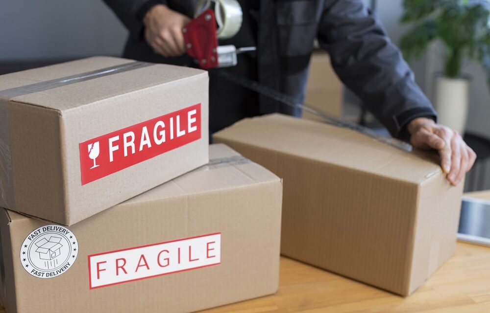 Carga frágil: o que é e como transportar?